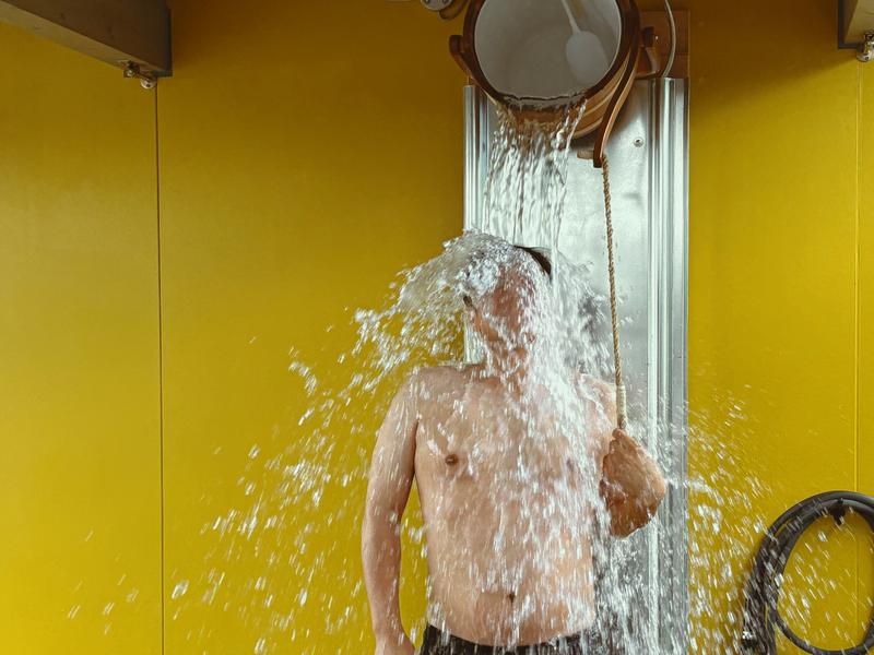 WALLOWS sauna&diner ガッシングシャワー