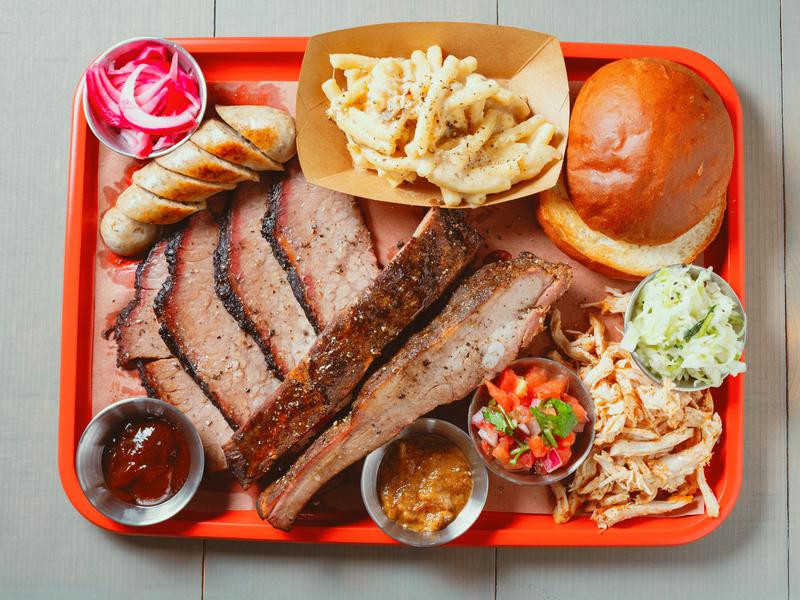 WALLOWS sauna&diner 併設のテキサスBBQダイナー