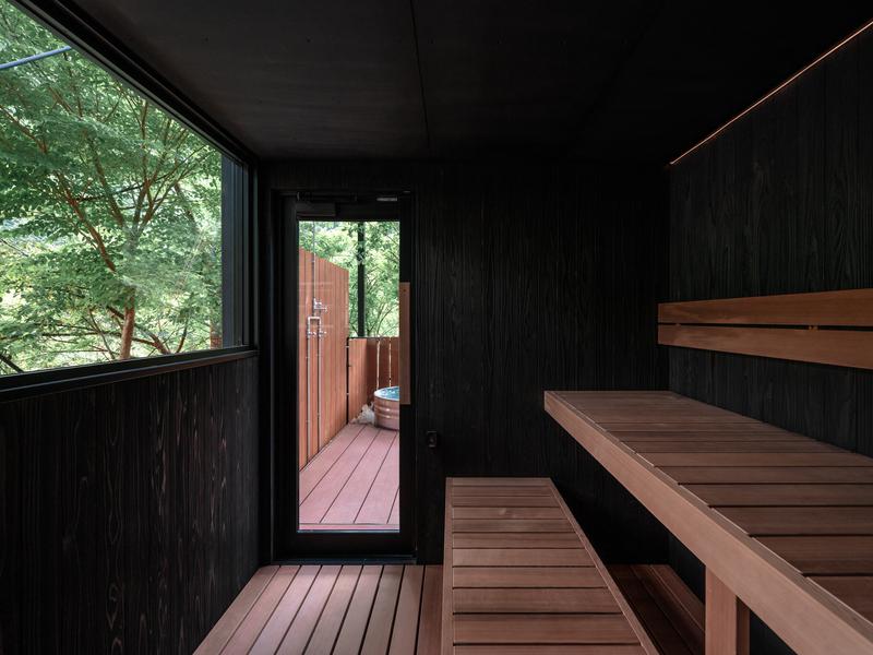 コトトキス SAUNA & BONFIRE サウナ室から水風呂