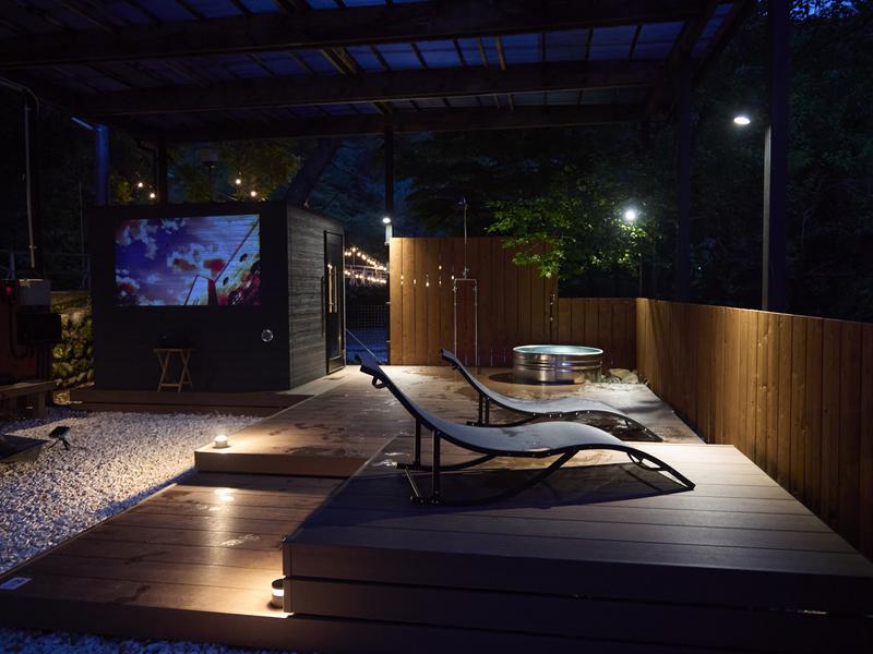 コトトキス SAUNA & BONFIRE 外気浴（夜）