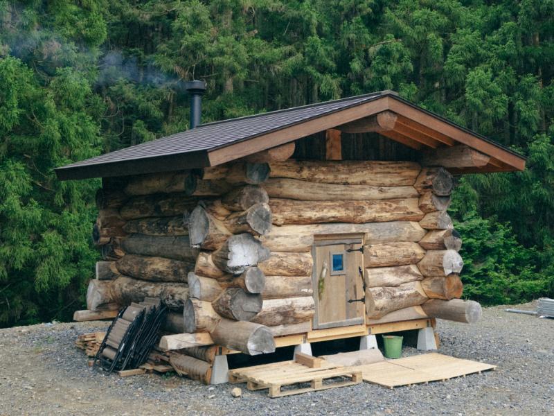 Kanzaki Sanga Sauna 広葉樹のログサウナ