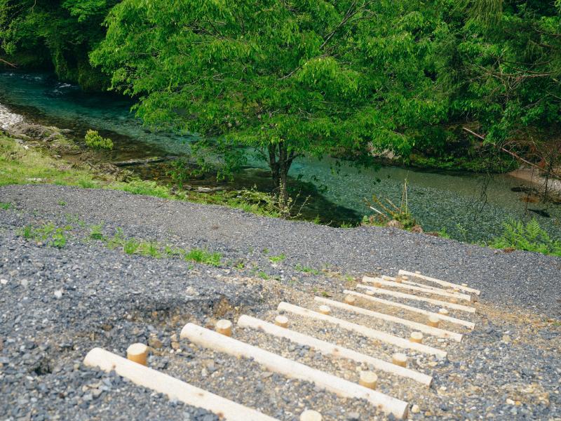 Kanzaki Sanga Sauna 川への階段