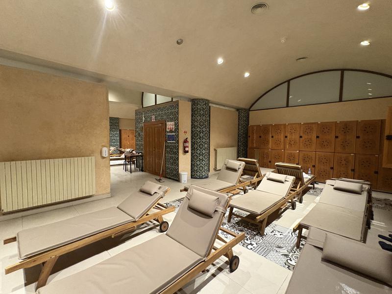 Hammam of Hassan II Mosque ロッカーに整いチェア