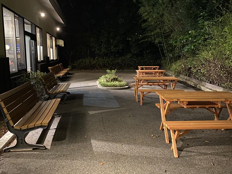 多摩境天然温泉 森乃彩 屋外休憩スペース(食堂外側)