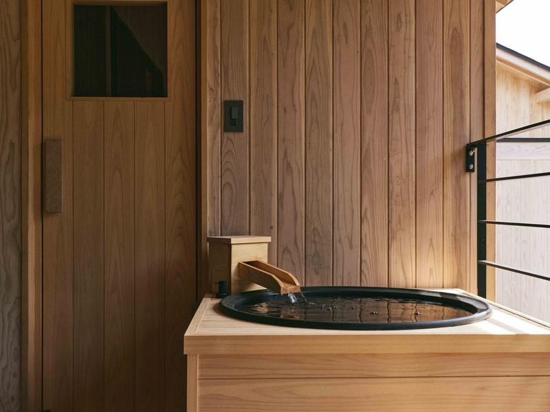 GEOSPOT MOTOHAKONE A サウナ入口・露天水風呂