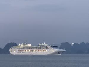 PEACE BOAT(世界一周船) 写真