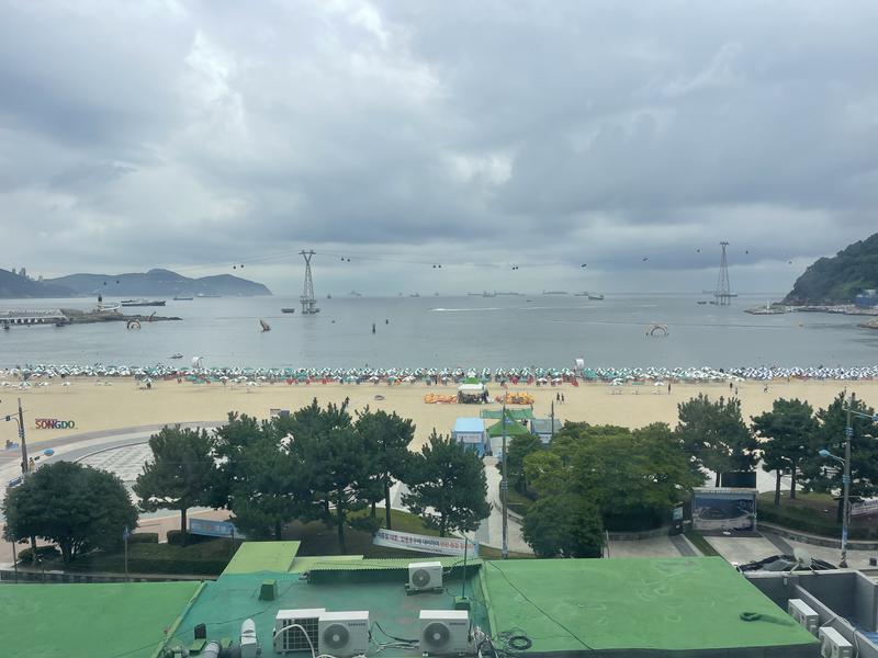 ソンドヘモスサウナ【송도해모수사우나】 チムジルパンから望む松島海水浴場