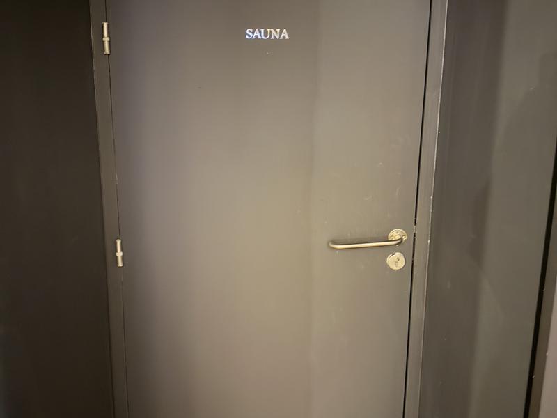 Hôtel Belleval サウナ、シャワー、更衣室入り口