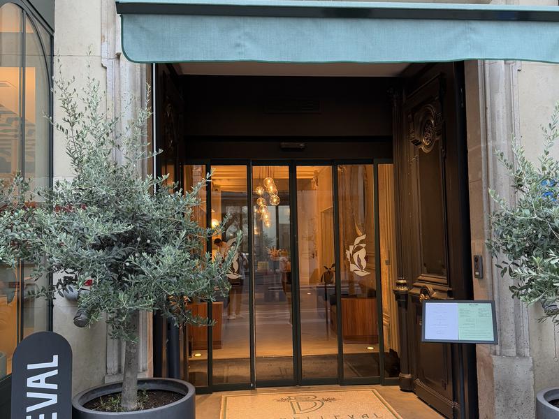 Hôtel Belleval ホテル入り口