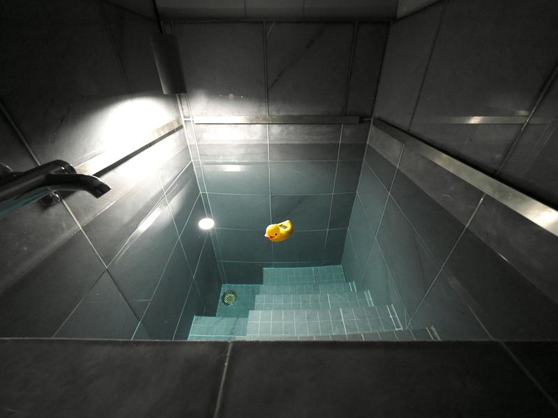 エディトサウナイン大阪天満宮 水風呂（水深2ｍ）