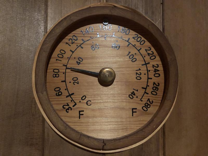 Willow Stream Spa at Fairmont Empress 温度計（故障）