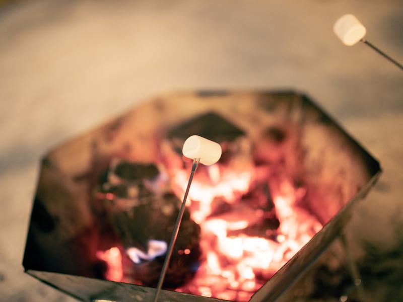 宿泊型コワーキングスペース 五番地 夜は焚き火を楽しみながらテントサウナが楽しめます。