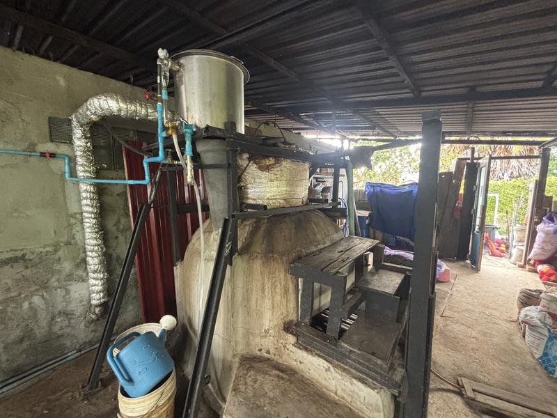 Wat Salatong Herbal Steam (ワット サーラートーン薬草スチームサウナ) スチーム釜