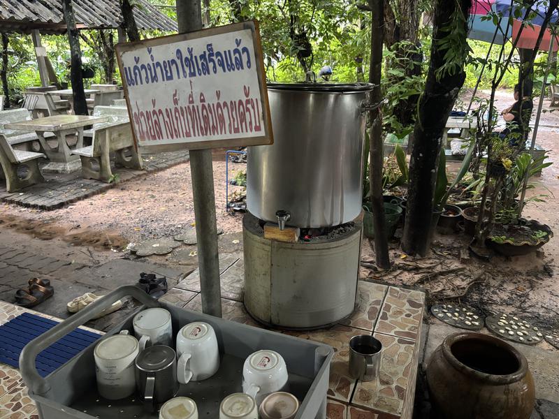 บ้านอบสมุนไพรสุวรรณกิจ (スワンナキット薬草スチームハウス) 無料のお茶