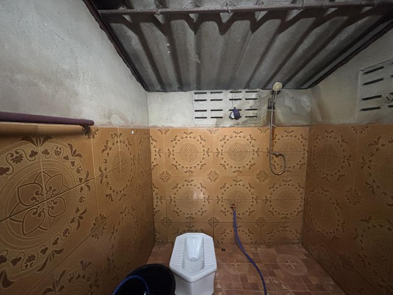 บ้านอบสมุนไพรสุวรรณกิจ (スワンナキット薬草スチームハウス) トイレ兼シャワー兼更衣室