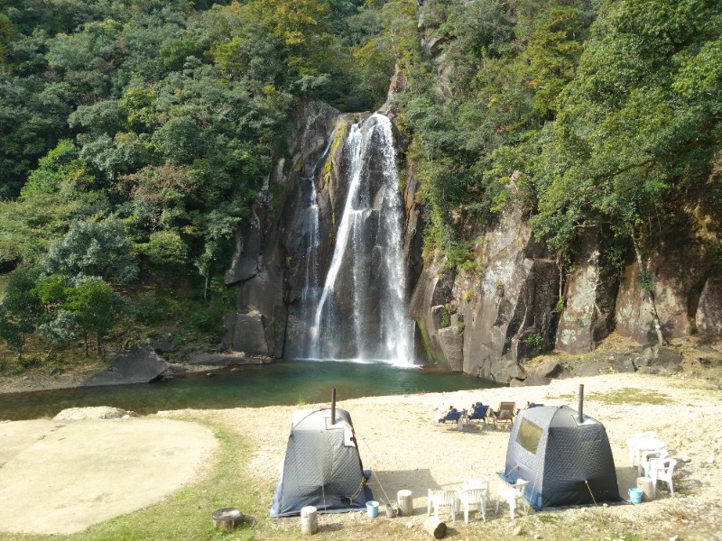 🍹ガラポさん【🈂️旅大好き】さんの飛雪の滝キャンプ場のサ活写真