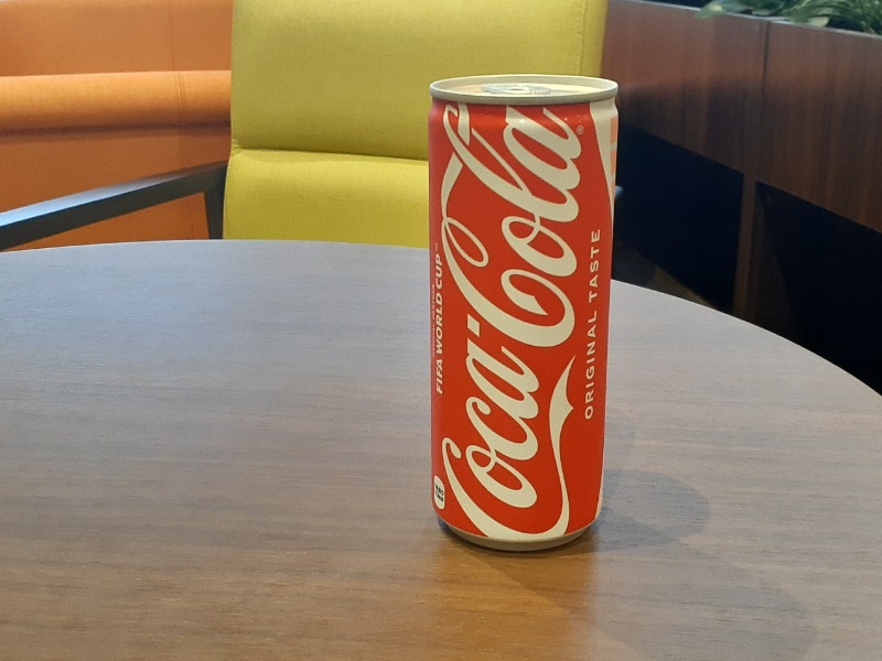 缶のコーラ