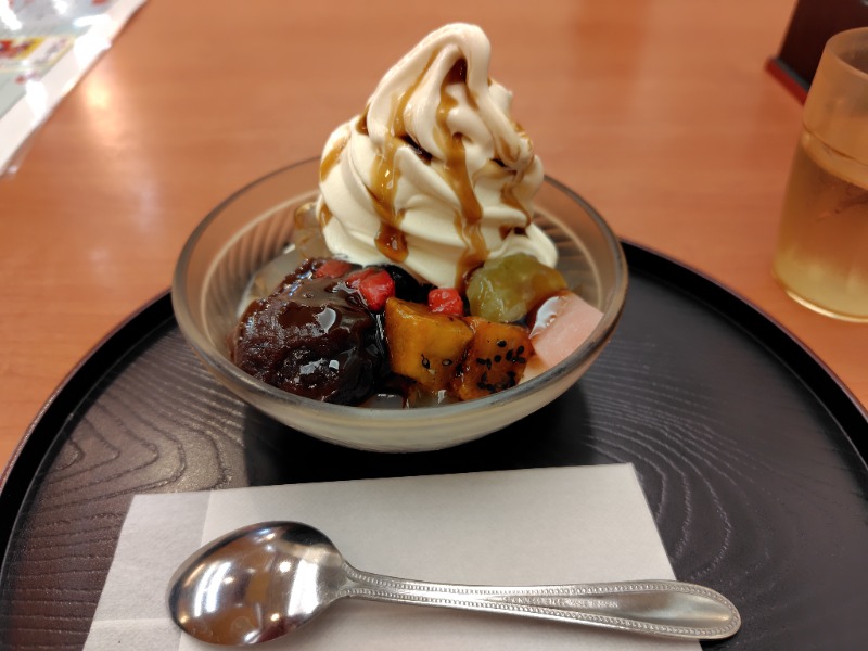 クリームあんみつ